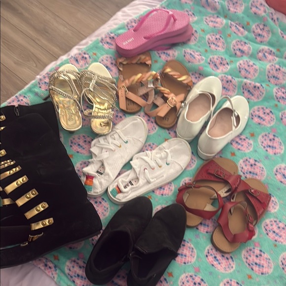 LOT of 8 little girls shoes sizes 1/2 - Picture 1 of 10